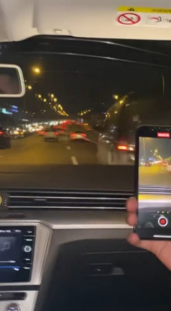 Maltepe’de E-5’te Art Arda Makas Attı, O Anları Arkadaşı Görüntüledi