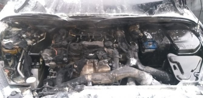 Efeler’deki Araç Yangını, İtfaiye Ekipleri Tarafından Söndürüldü