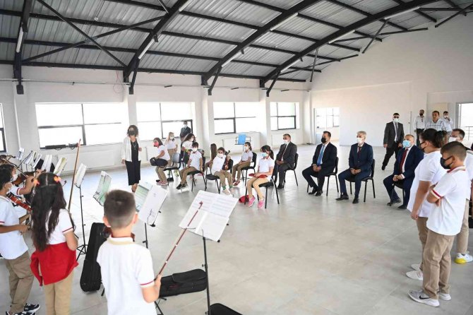 Sakarya İ̇lkokulu Çağdaş Bir Eğitim Yuvasına Dönüştü