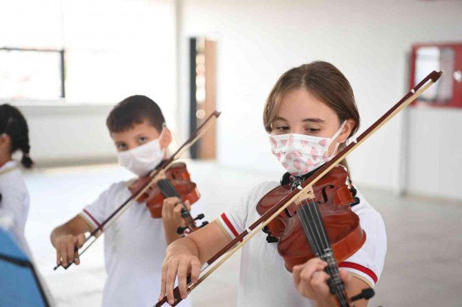 Sakarya İ̇lkokulu Çağdaş Bir Eğitim Yuvasına Dönüştü