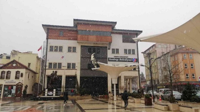 Kepsut Ve Sındırgı’da Kar Yağışı Başladı