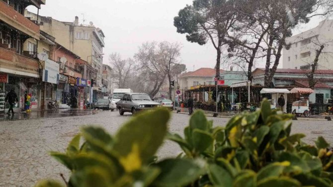 Kepsut Ve Sındırgı’da Kar Yağışı Başladı