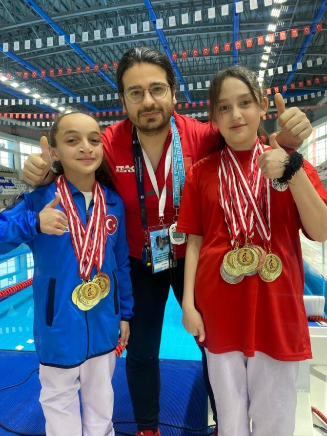 İ̇rem Ve Melisa Madalyalara Ambargo Koydu