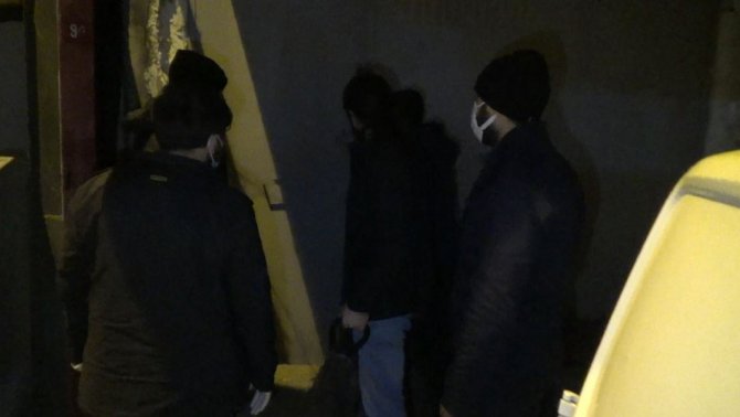 İ̇stanbul’da Nefes Kesen Sahte Alkol Operasyonu: Polis Koçbaşıyla Kırıp Suçüstü Yakaladı