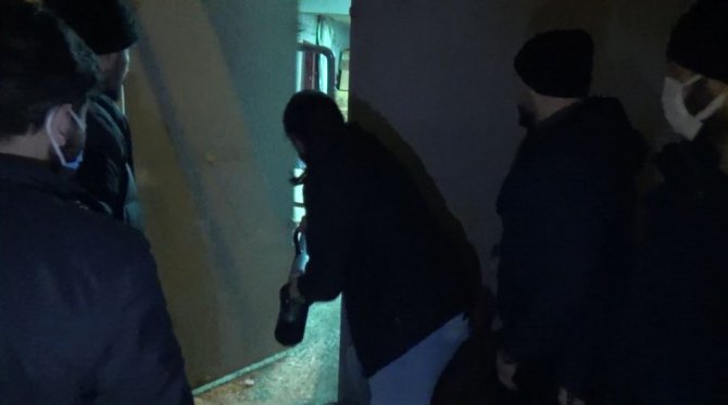 İ̇stanbul’da Nefes Kesen Sahte Alkol Operasyonu: Polis Koçbaşıyla Kırıp Suçüstü Yakaladı