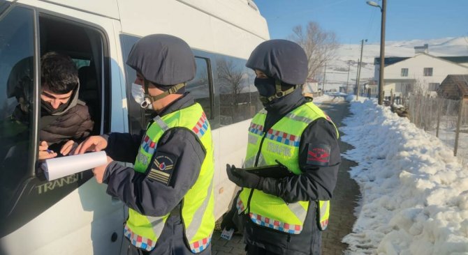 Bingöl’de Jandarma Okul Servislerini Denetledi