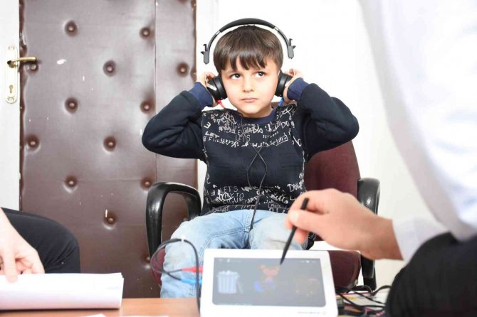 Genç’te İlkokul Öğrencileri İşitme Testinden Geçirildi