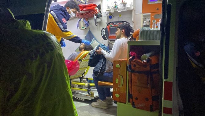 Bursa’da Takla Atan Araçtan Fırlayan 4 Kişi Yaralandı