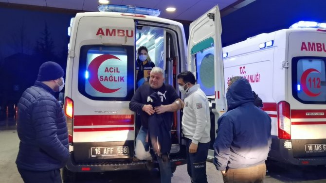 Otomobil Takla Atıp Şarampole Yuvarlandı: 3 Yaralı