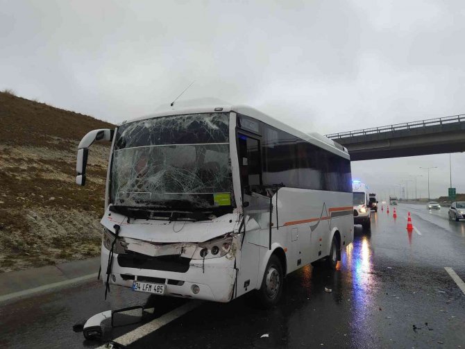 Uyuyan Sürücü Kazaya Neden Oldu