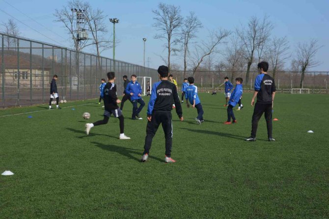 Ordulu Beden Eğitimi Öğretmeni, Açtığı Kulüpte Geleceğin Sporcularını Yetiştiriyor