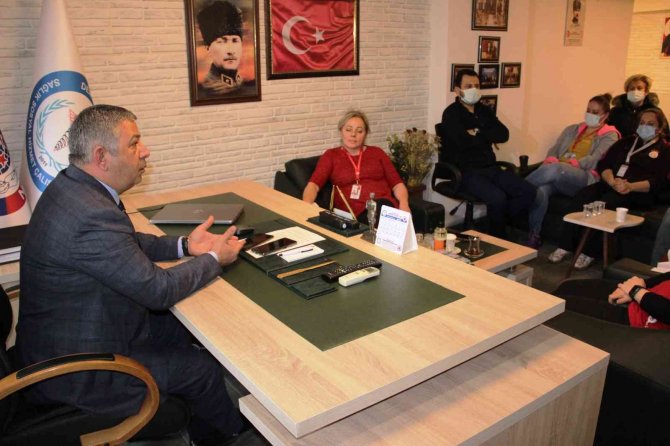 Demircan, "Diğer Bakanlıklarda Yıllardır Uygulanan Mevcut Uygulamaları İstiyoruz"