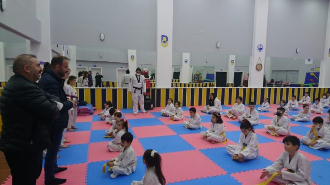 Derince’de Tekvando Şöleni