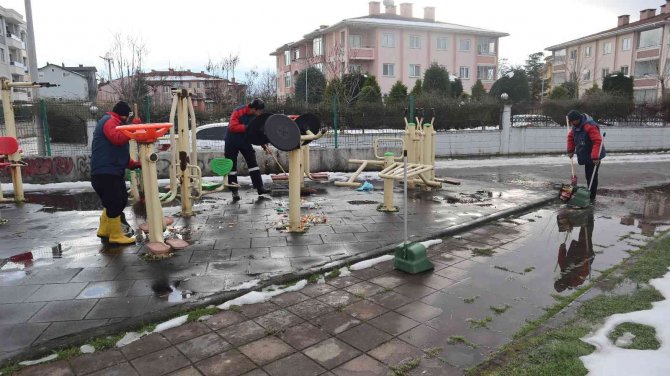 Parklar Çocuklara Hazırlanıyor