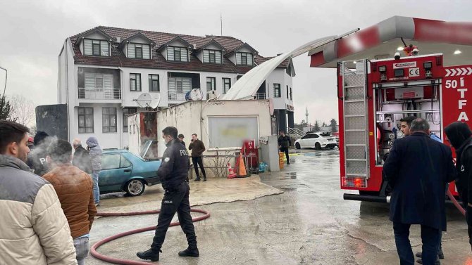 Benzin İstasyonunda Otomobil Yandı
