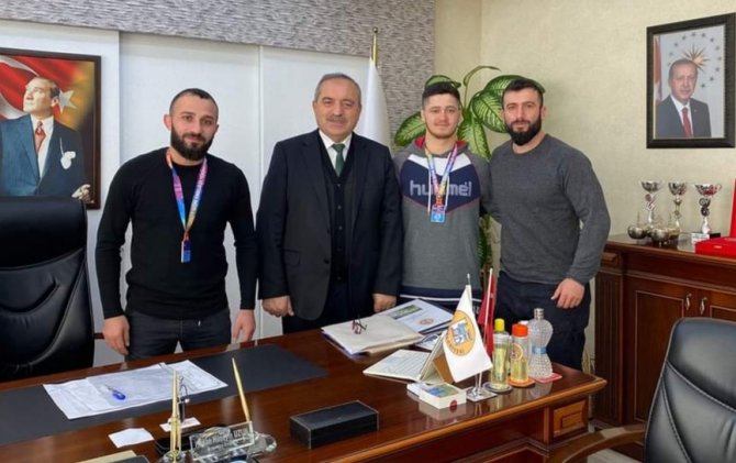 Dereceye Giren Güreş Takımından Başkan Uzun’a Ziyaret