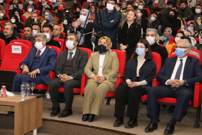 Van’da Hayati İ̇nanç Söyleşisine Yoğun İlgi