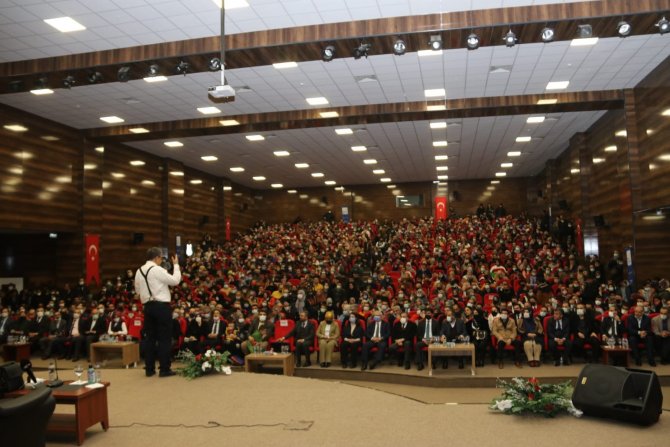 Van’da Hayati İ̇nanç Söyleşisine Yoğun İlgi