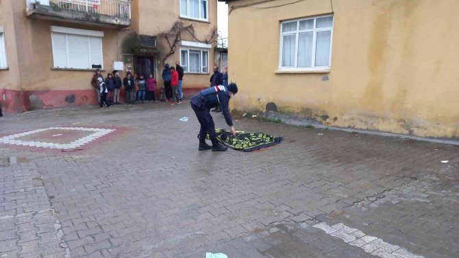 Edremit’te Yaşlı Kadın Kanal Açıcının Altında Kalarak Hayatını Kaybetti