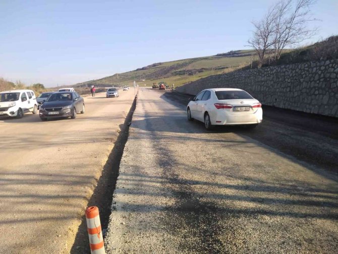 Erdek-bandırma Karayolu Onarılıyor