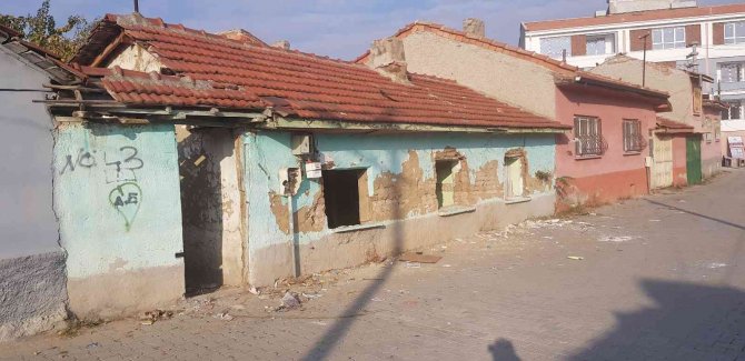 Suçlara Ev Sahipliği Yapan Metruk Binalar Yıkılıyor
