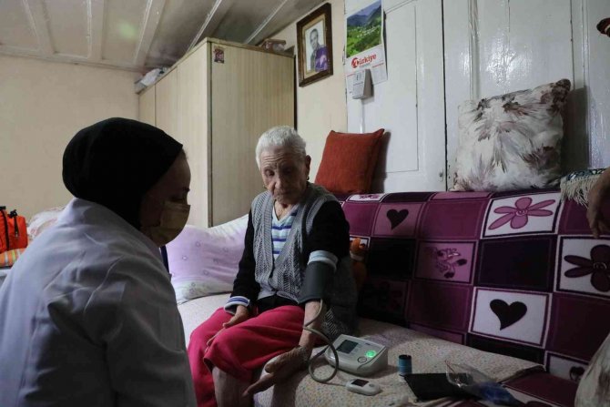 Eyüpsultan Belediyesi Sağlık Hizmetiyle Gönüllere Dokunuyor