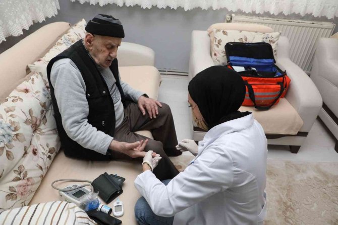 Eyüpsultan Belediyesi Sağlık Hizmetiyle Gönüllere Dokunuyor