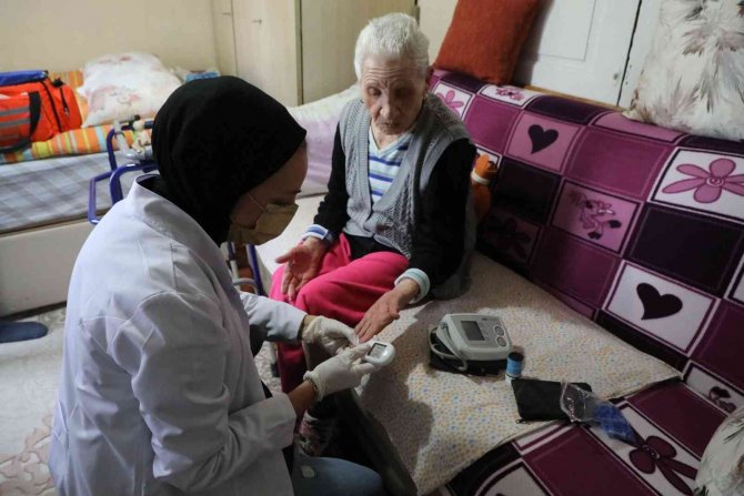 Eyüpsultan Belediyesi Sağlık Hizmetiyle Gönüllere Dokunuyor