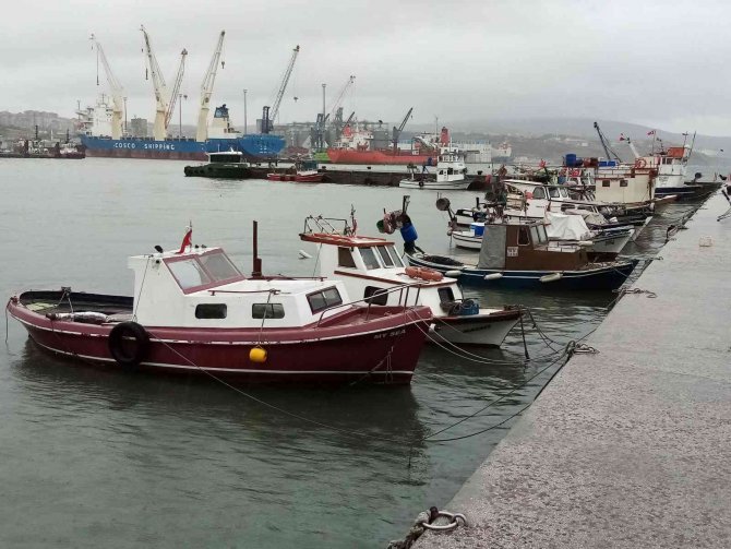 Bandırma’da Kuvvetli Yağış Ve Fırtına Etkili Oluyor: Deniz Seferleri İptal Edildi