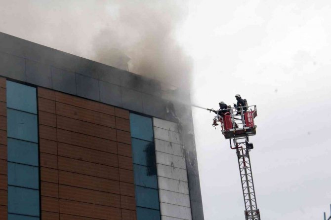 Giresun Üniversitesi’ndeki Yangın Kontrol Altına Alındı