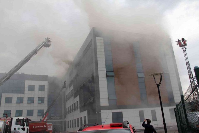 Giresun Üniversitesi’ndeki Yangın Kontrol Altına Alındı