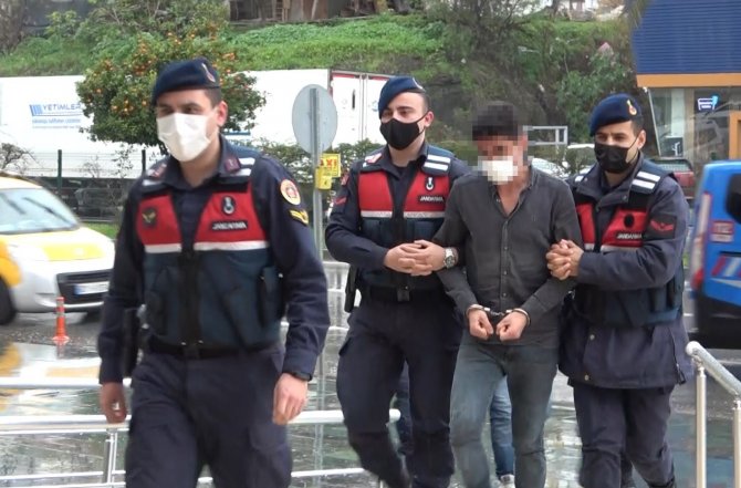 Göçmen Kaçakçılığı Şüphelileri Adliyeye Çıkarıldı