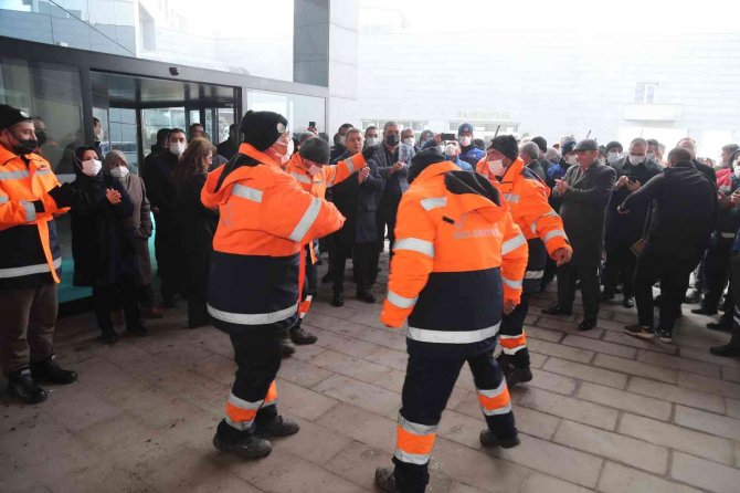 Zam Alan İşçiler Coştu