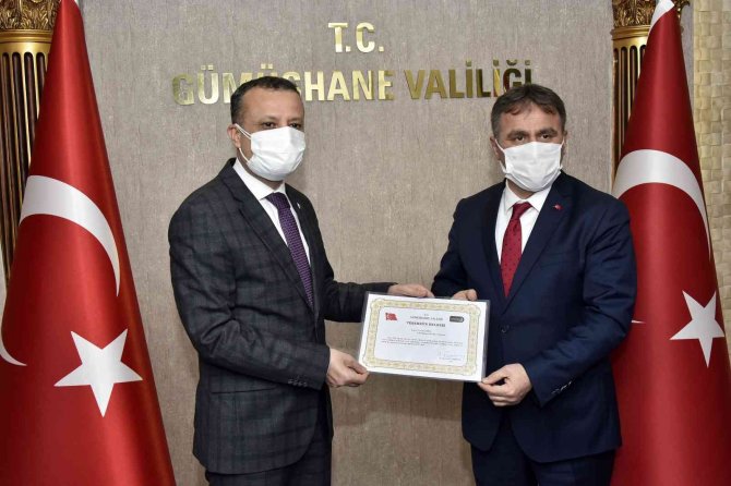 Gümüşhane’de Eğitime Destek Veren Başkanlara Teşekkür Belgesi