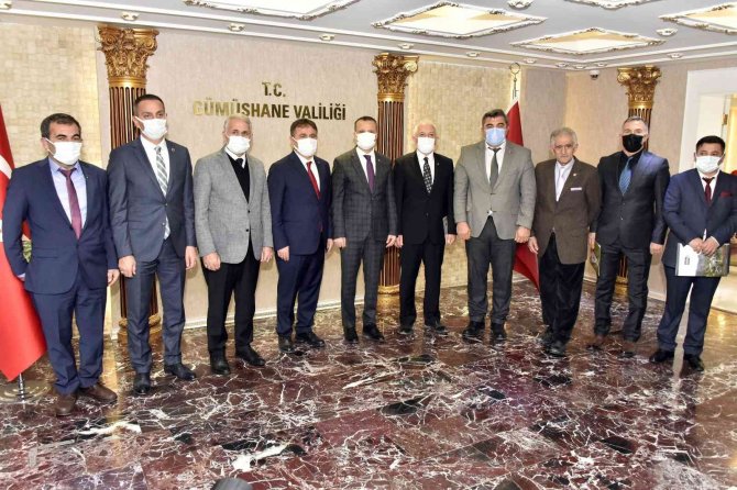 Gümüşhane’de Eğitime Destek Veren Başkanlara Teşekkür Belgesi