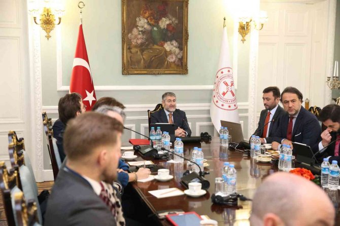 Bakan Nebati: “Londra’daki 2. Günümüzde Türkiye Ekonomi Modeli’ni Açıklamaya Devam Ediyoruz”