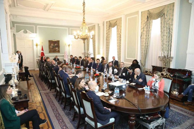 Bakan Nebati: “Londra’daki 2. Günümüzde Türkiye Ekonomi Modeli’ni Açıklamaya Devam Ediyoruz”