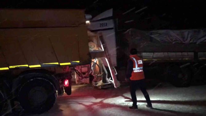 Antalya-konya Karayolu Kar Nedeniyle Tırların Geçişine Kapatıldı
