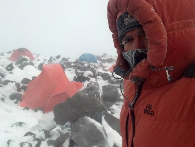 İ̇ranlı Dağcıların “Ağrı Dağı” Macerasına Kar Ve Tipi Engel Oldu