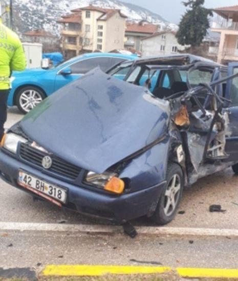 Kırmızı Işıkta Duran Kamyonete Arkadan Çarptı