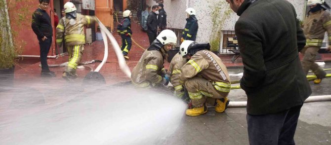 Beyoğlu’nda Yangın Paniği