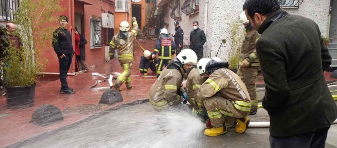 Beyoğlu’nda Yangın Paniği
