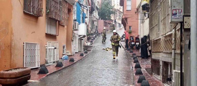 Beyoğlu’nda Yangın Paniği