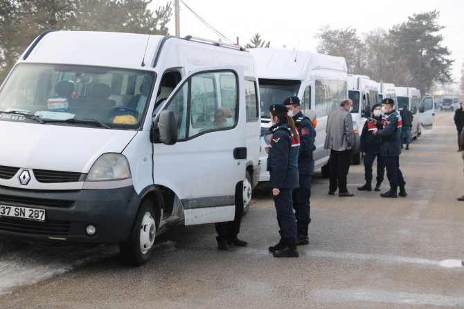 Jandarma Ekiplerinden Öğrenci Servisi Denetimi