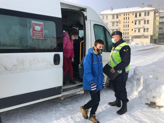 Jandarma Ekiplerinden Öğrenci Servisi Denetimi