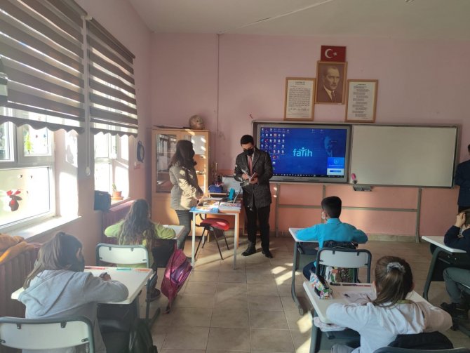 Kaymakam Çelik’ten Kızıksa İlk Ve Orta Okuluna Ziyaret