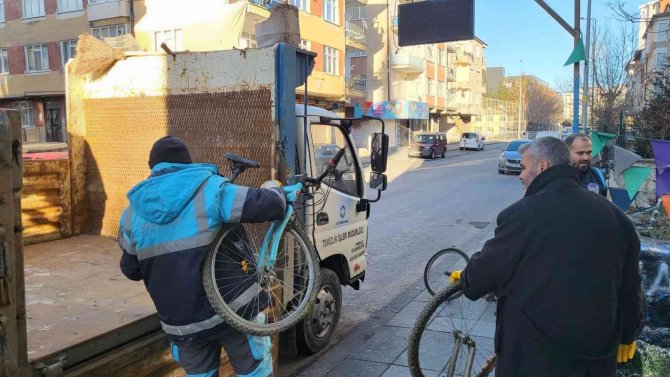 Kayseri’de Hırsızlık Operasyonu: 20 Kamyonet Çalıntı Malzeme Ele Geçirildi