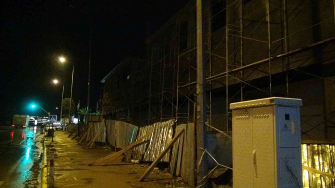 İ̇nşaat Alanında Görev Yapan Bekçi Hırsızlar Tarafından Bıçaklandı