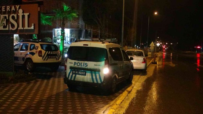 İ̇nşaat Alanında Görev Yapan Bekçi Hırsızlar Tarafından Bıçaklandı