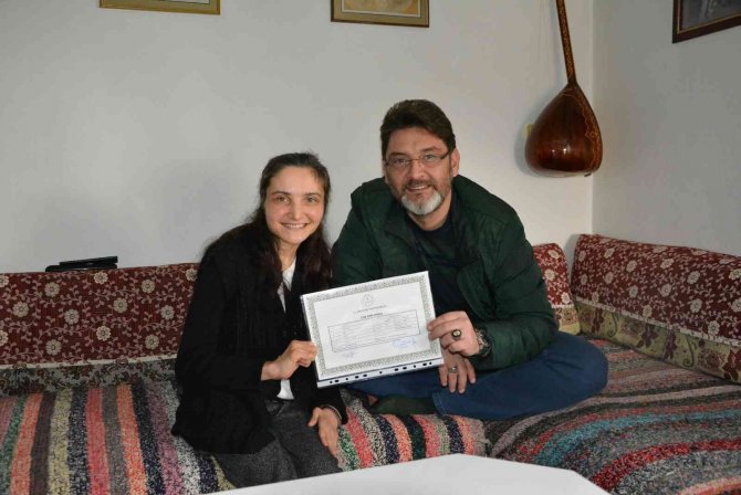 Başkan İ̇şlek’ten Lise Diplomasını Alan Engelli Kıza Üniversite Eğitim Masraflarını Karşılama Sözü